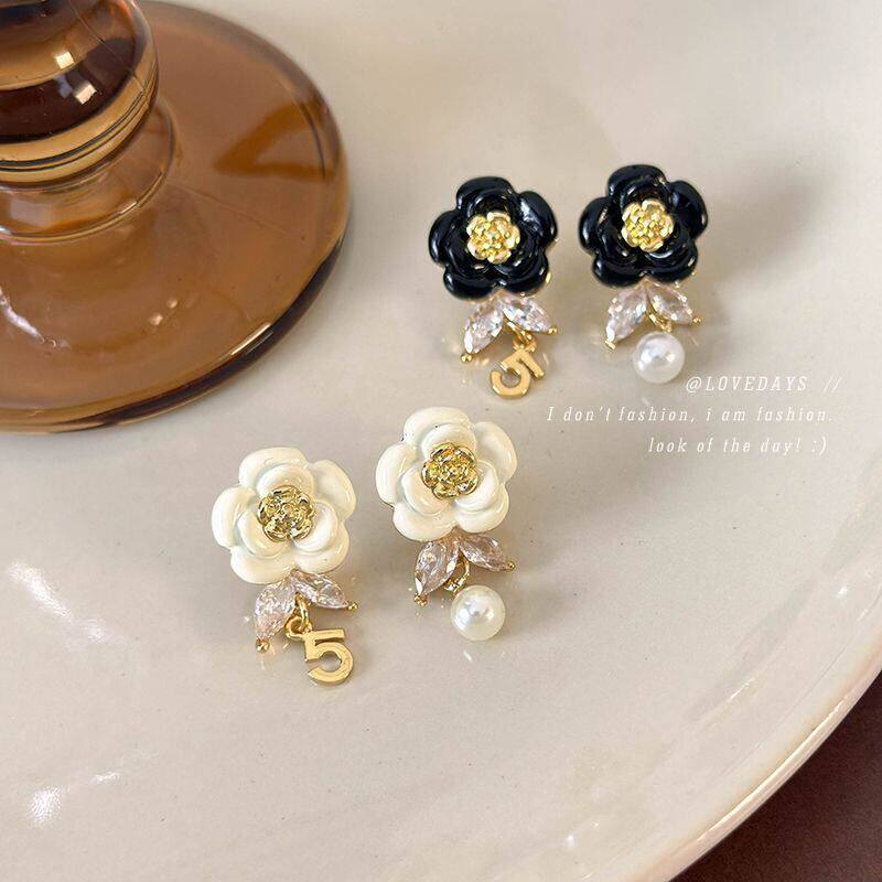 法式小香风耳环潮复古轻奢珐琅黑白山茶花珍珠锆石耳钉高级感耳饰
