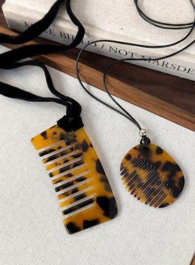 韩版时髦感小梳子项链时尚醋酸黑绳项链女高级感卫衣链长款毛衣链