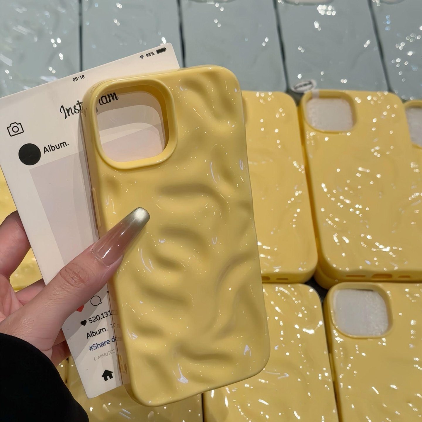 亮面奶黄色适用iPhone15苹果16promax手机壳14陨石纹13立体褶皱12光面16plus果冻纯色简约硅胶防摔高