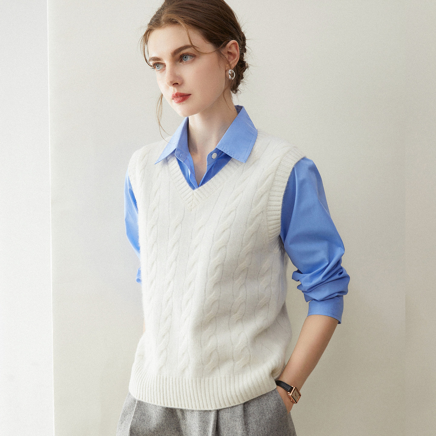 慵懒风V领麻花100纯羊绒马甲女针织背心简约叠穿无袖坎肩加厚新款