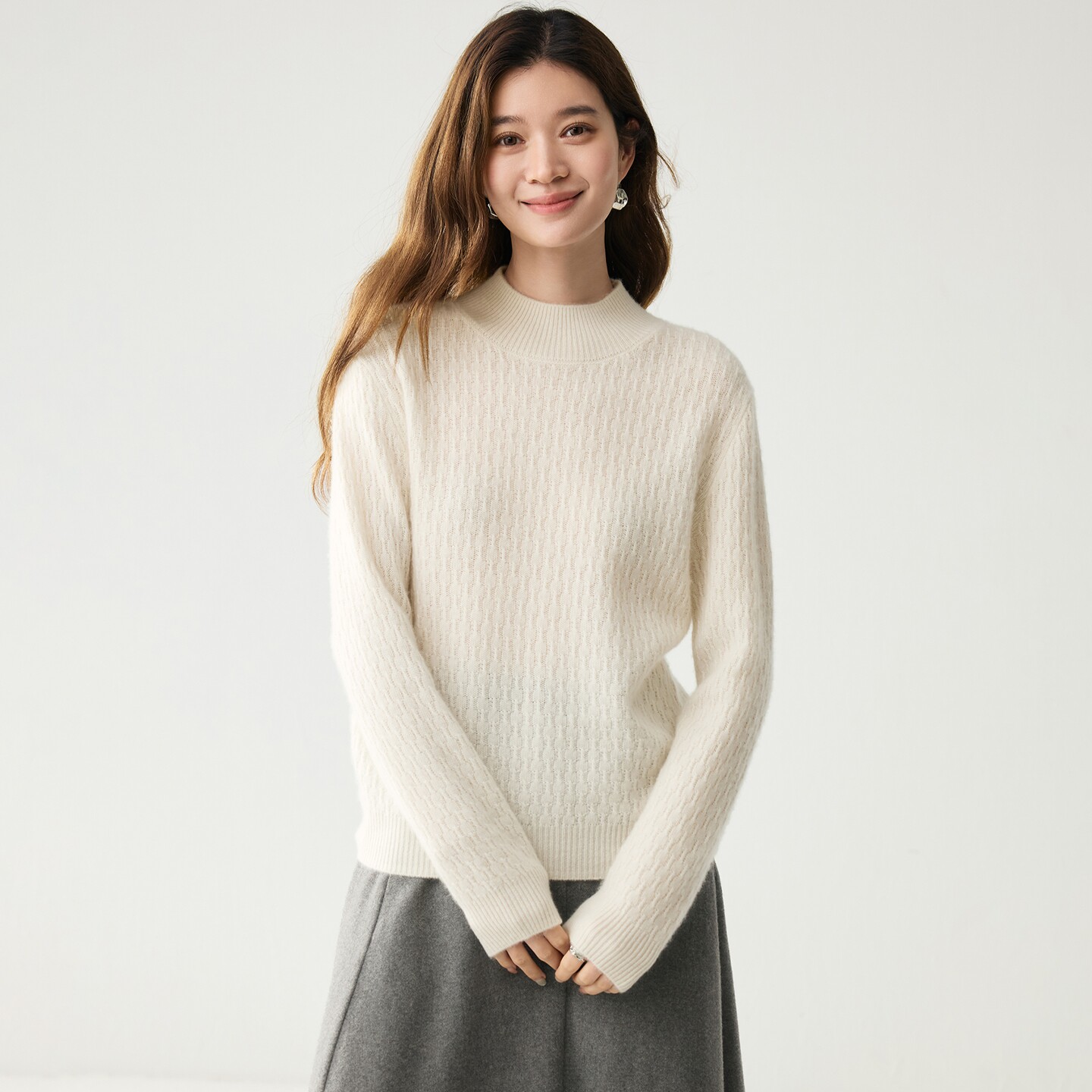 简约风半高领山羊绒衫女长袖小花纹百搭针织打底气质毛衣宽松秋冬