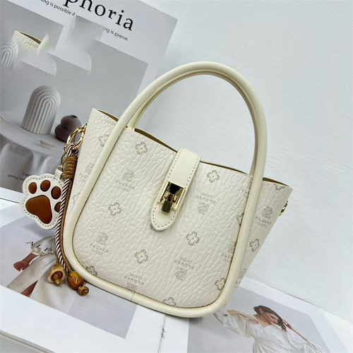 昆仑奴女包2026春季新款小熊印花小手提包真皮菜篮子包单肩斜挎包