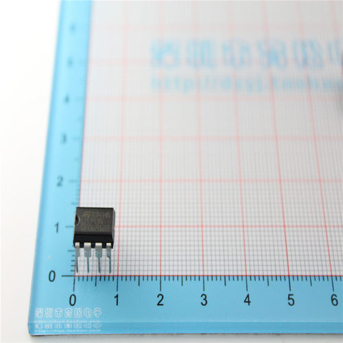 直插 LM393 17393 低功耗电压双比较器 DIP-8 深圳育松
