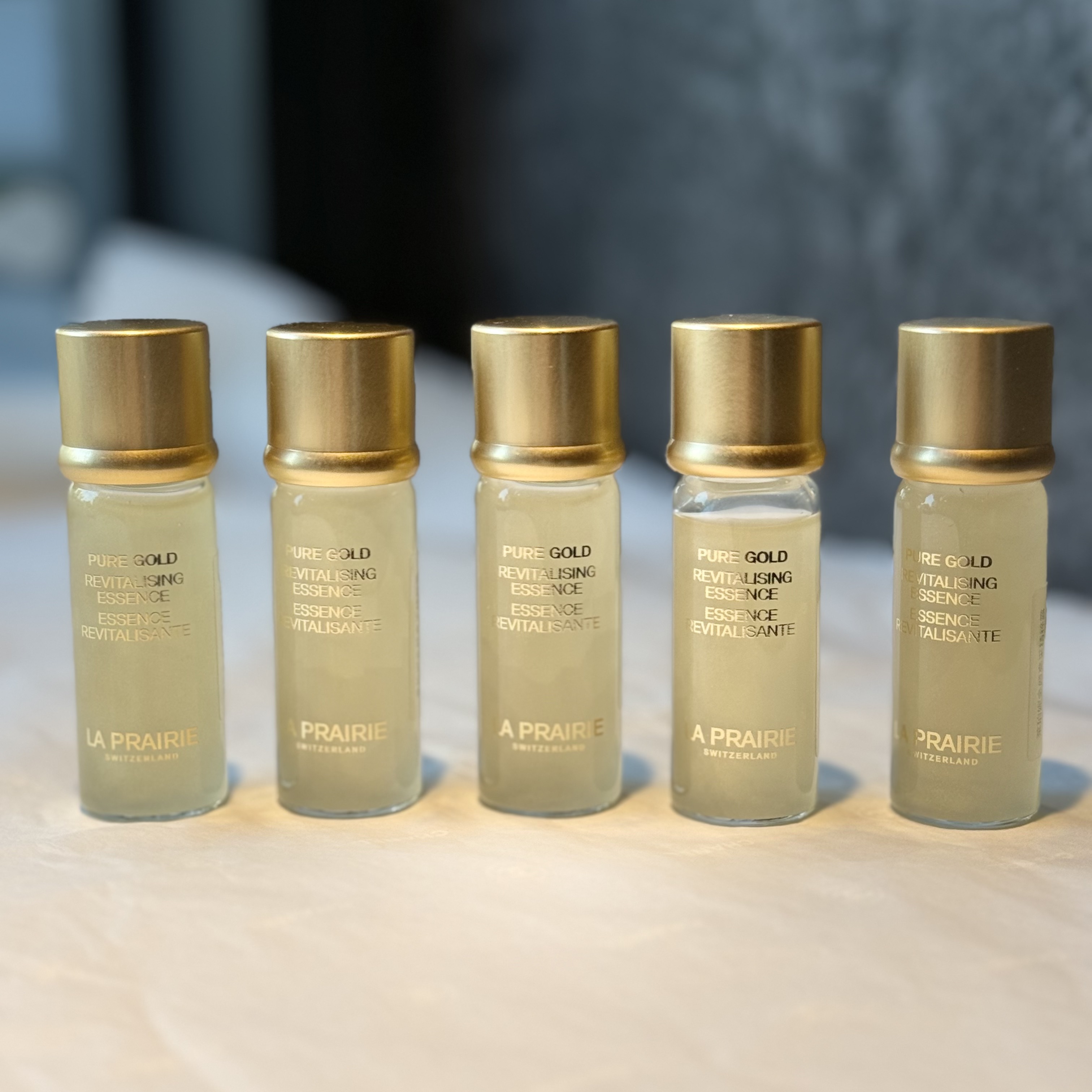 新款金颜亮采精粹露黄金水10ml