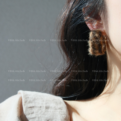 YOUJUclub-缱绻年华～韩系海马毛秋冬毛绒小众设计感豹纹耳环耳夹