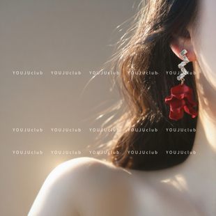 YOUJUclub-心尖梦露~精致锆石复古红色玫瑰花瓣耳环蚊香盘耳夹女