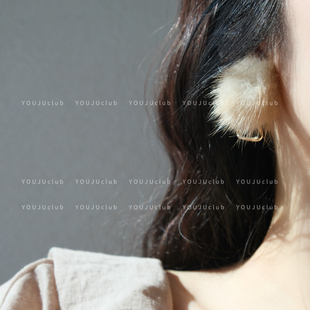 YOUJUclub-北国佳人～气质温柔杏色毛绒球温柔冬日耳环蚊香盘耳夹