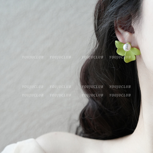 YOUJUclub-绿芙~温柔森系优雅珍珠花朵花瓣绿色耳环蚊香盘耳夹女