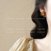 YOUJUclub 棕色优雅花朵耳钉氛围感复古耳环蚊香盘耳夹 焦糖杏恋