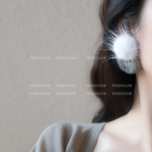 YOUJUclub-温柔暴击~浪漫白色水貂毛绒球ins风秋冬耳环蚊香盘耳夹