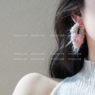 YOUJUclub-花田间~小碎花朵毛线耳圈粉色毛绒冬日耳环蚊香盘耳夹