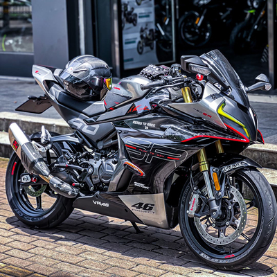 春风跑车SR250cc趴赛摩托车