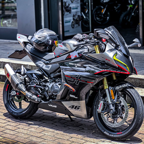 春风跑车SR250cc趴赛摩托车