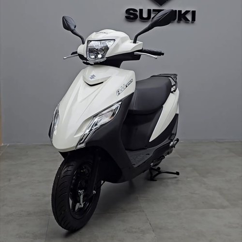 铃木优友UU125CC踏板车摩托车