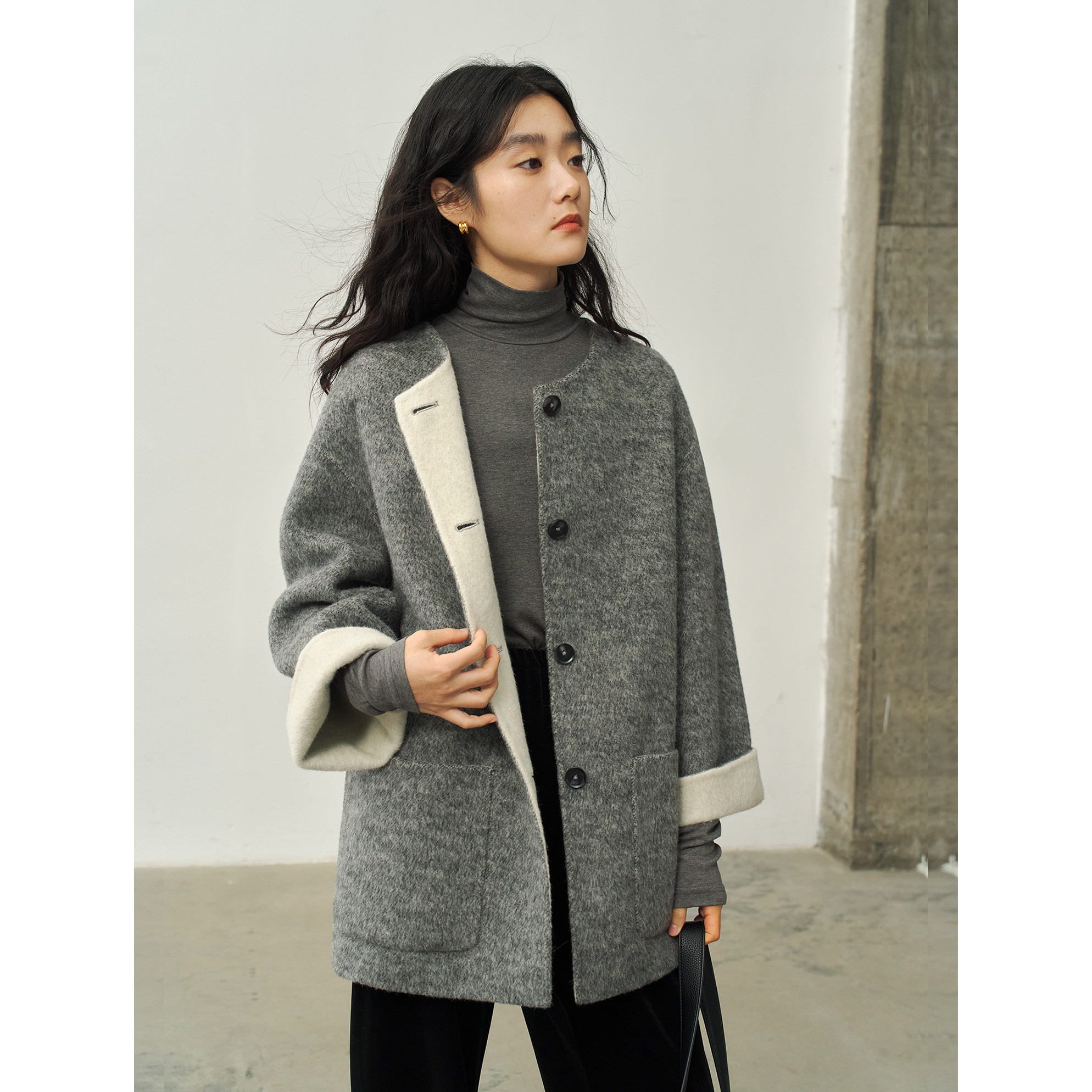 灰色小香风短款宽松羊毛毛呢双面呢大衣女秋冬新款保暖围巾小个子