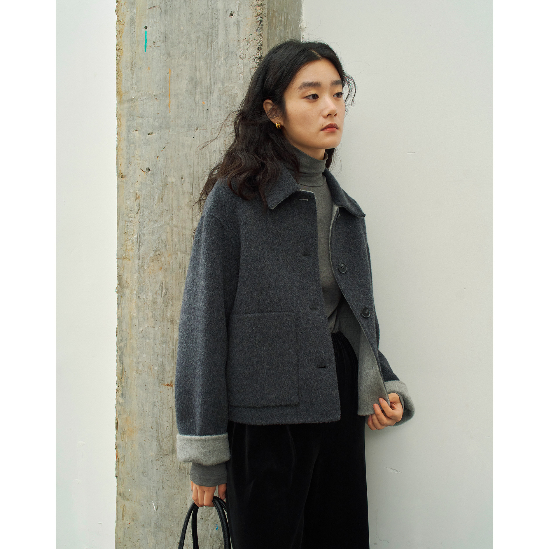 简约深灰色休闲短款双面呢大衣