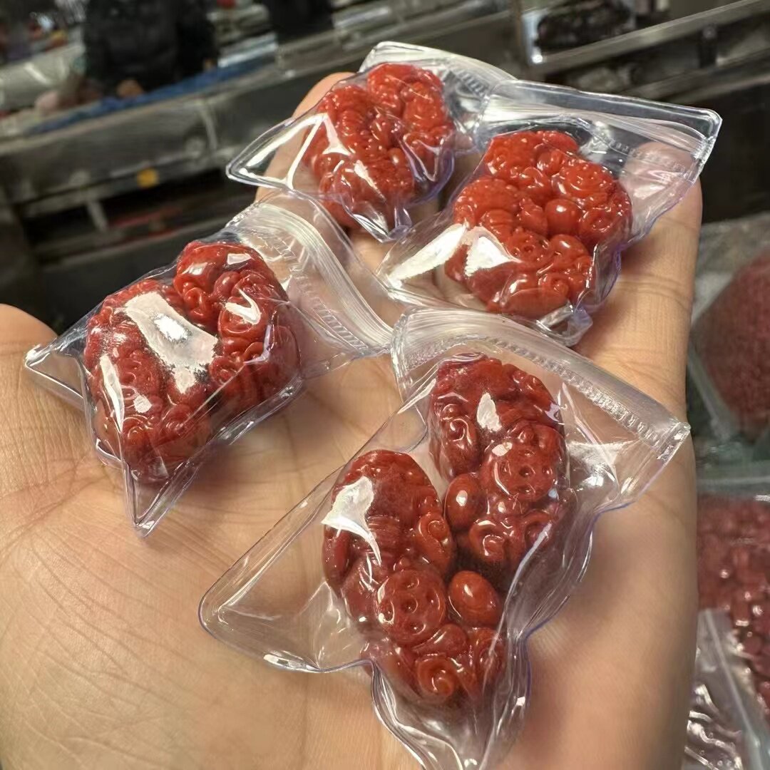 红翡翠玉立体小貔貅吊坠 挂件 项坠/吊坠