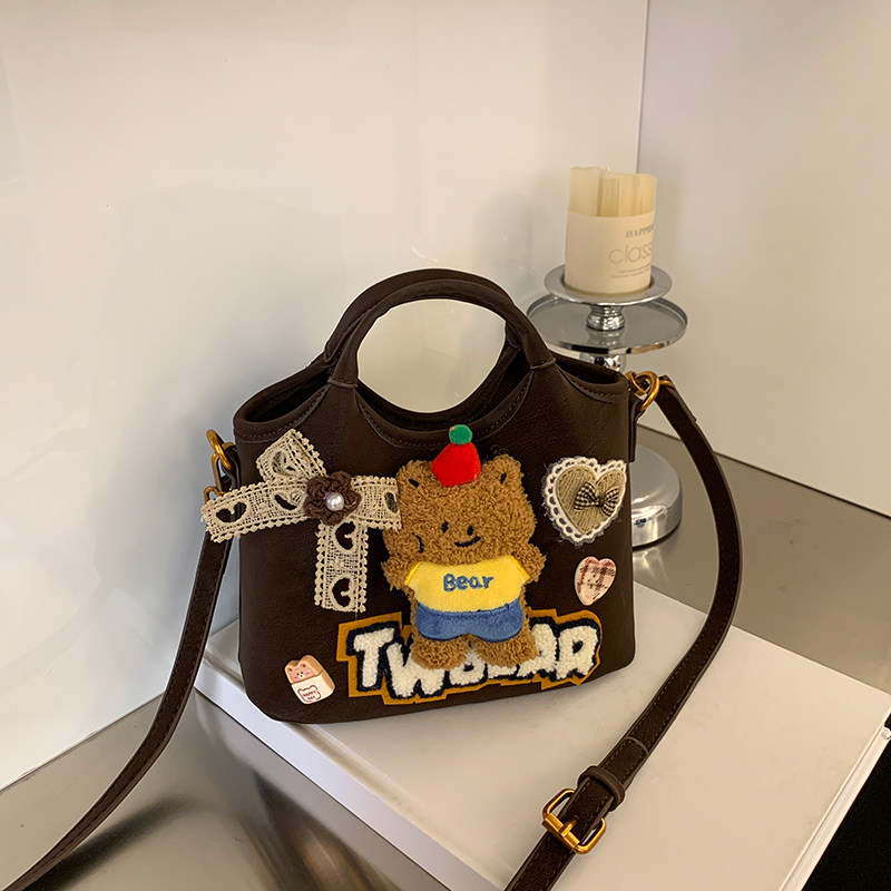 毛绒小熊水桶包可爱洋气ins新款手提单肩中大童玩偶卡通斜挎包女