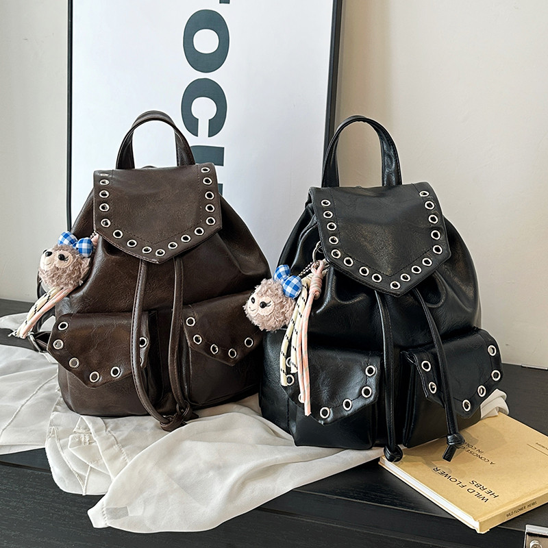 双肩包包女士2026新款小众复古铆钉背包休闲抽绳日常逛街小背包潮