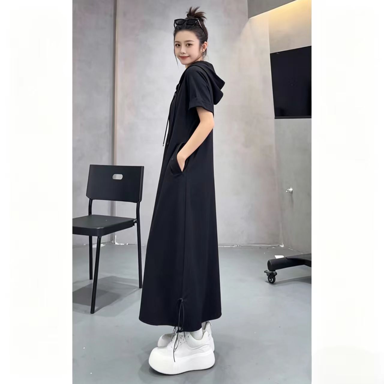 夏季时尚通勤纯色减龄长裙洋气休闲显瘦连帽短袖连衣裙欧洲站2026