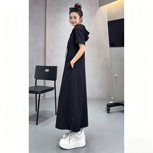 夏季时尚通勤纯色减龄长裙洋气休闲显瘦连帽短袖连衣裙欧洲站2026