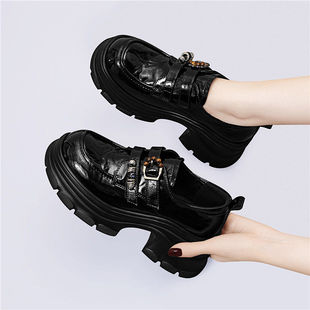 英伦风黑色漆皮乐福鞋女2026新款春秋季厚底单百搭冬款加绒小皮鞋