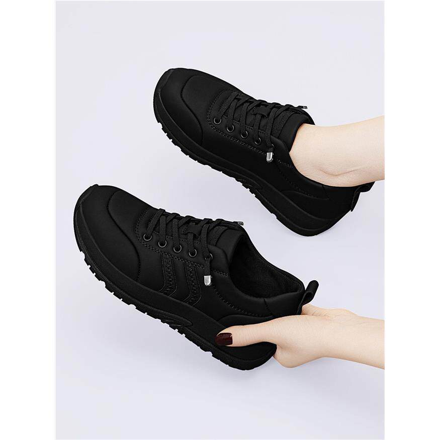 全黑色女鞋2026新款秋季软底舒适中老年妈妈鞋百搭休闲运动旅游鞋
