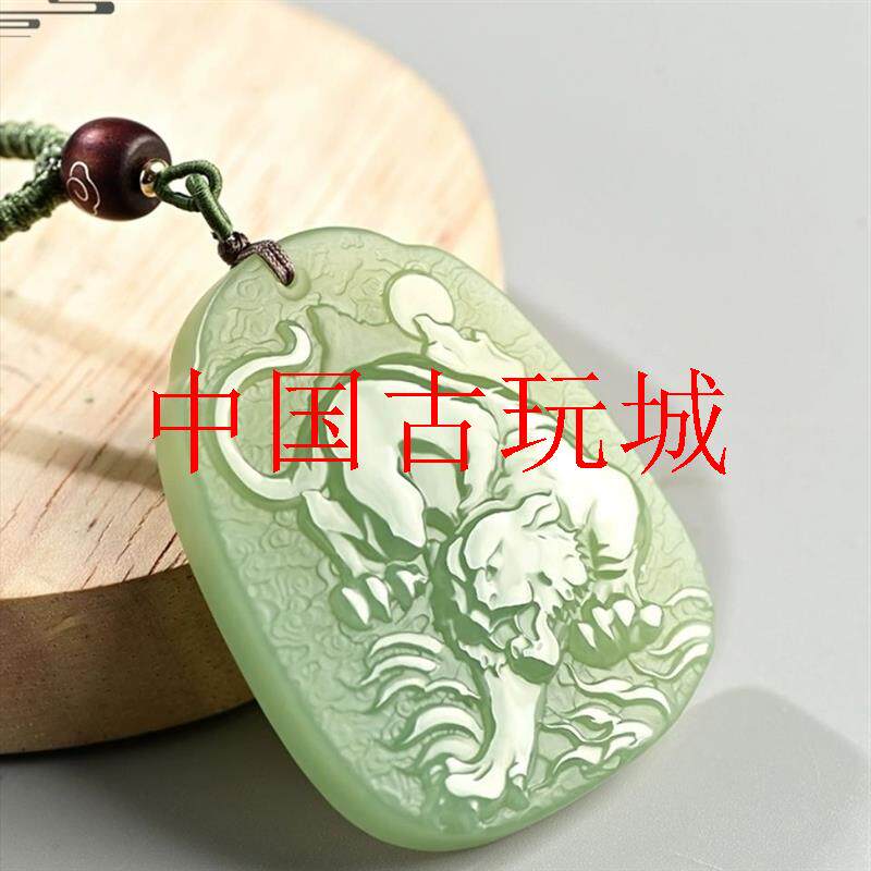 和田玉老虎潮男吊坠双面青白玉淡绿男款霸气项链玉佩通用生肖玉牌