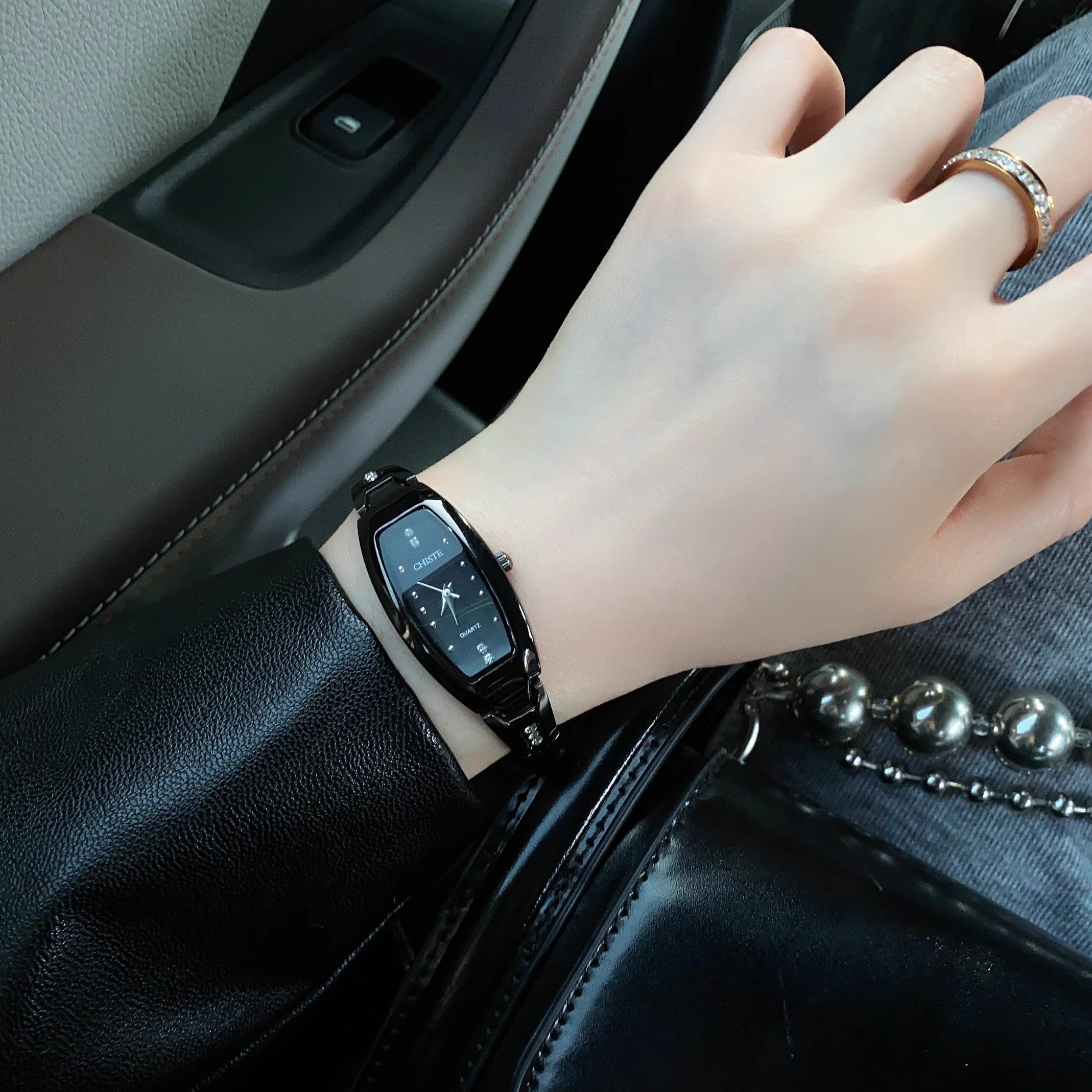 手表小众黑色高级感石英酒桶形