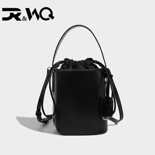 DR&WQ清新款高级质感简约女包抽绳小众黑色通勤水桶包斜挎手提