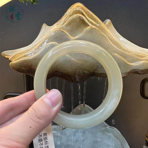 佘太翠果冻白飘绿手镯饰品女士色泽剔透自玉石手链玉镯