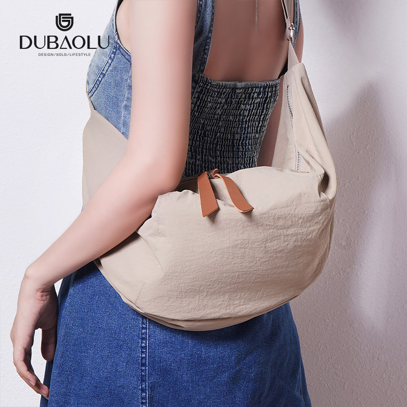 新款时尚轻便日系百搭简约休闲饺子包日常通勤运动休闲单肩斜挎包