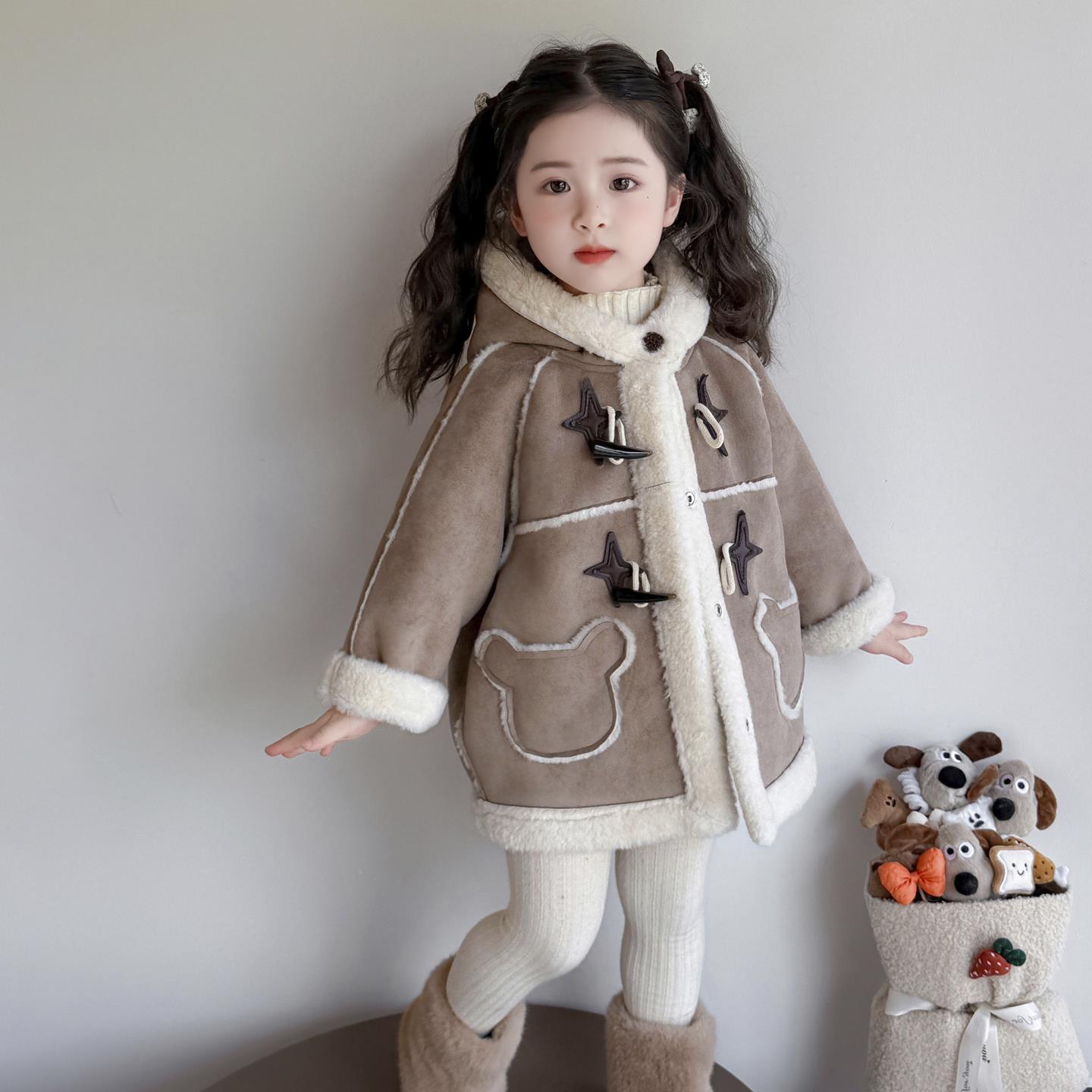 女小童皮毛一体外套秋冬款2025女宝宝洋气宽松冬装儿童加绒呢大衣