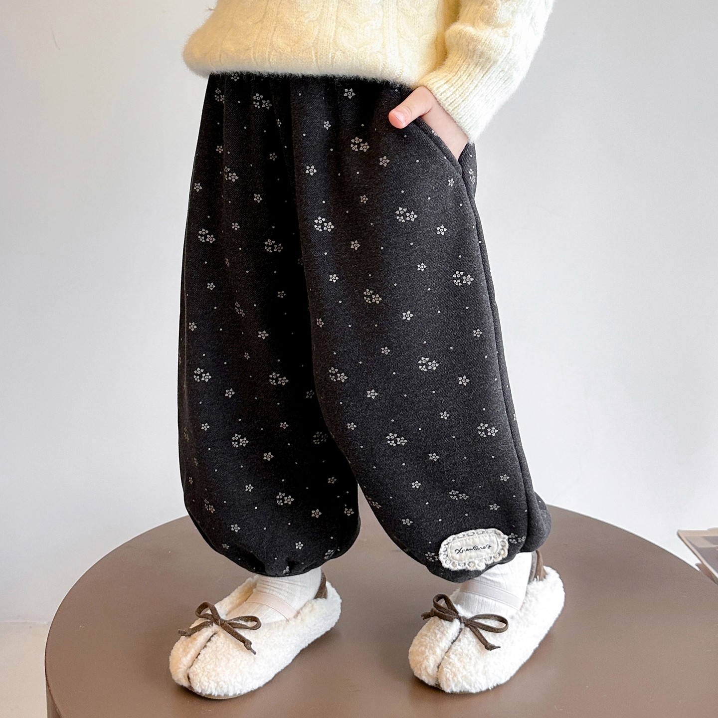 女小童洋气一体绒卫裤秋冬款女宝宝加厚哈伦裤冬装儿童加绒休闲裤
