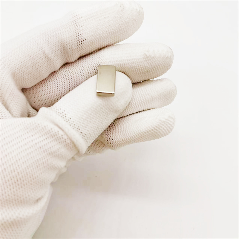 强磁铁15X8X2/3/4/5 长方形磁铁强力磁铁 磁钢 钕铁硼磁铁