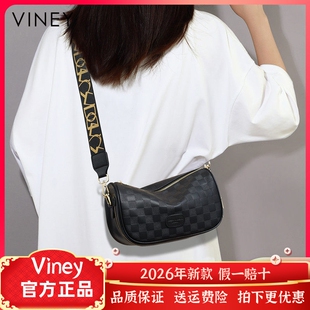 Viney包包女士2026新款斜挎包女包真皮枕头包腋下高级感单肩小包
