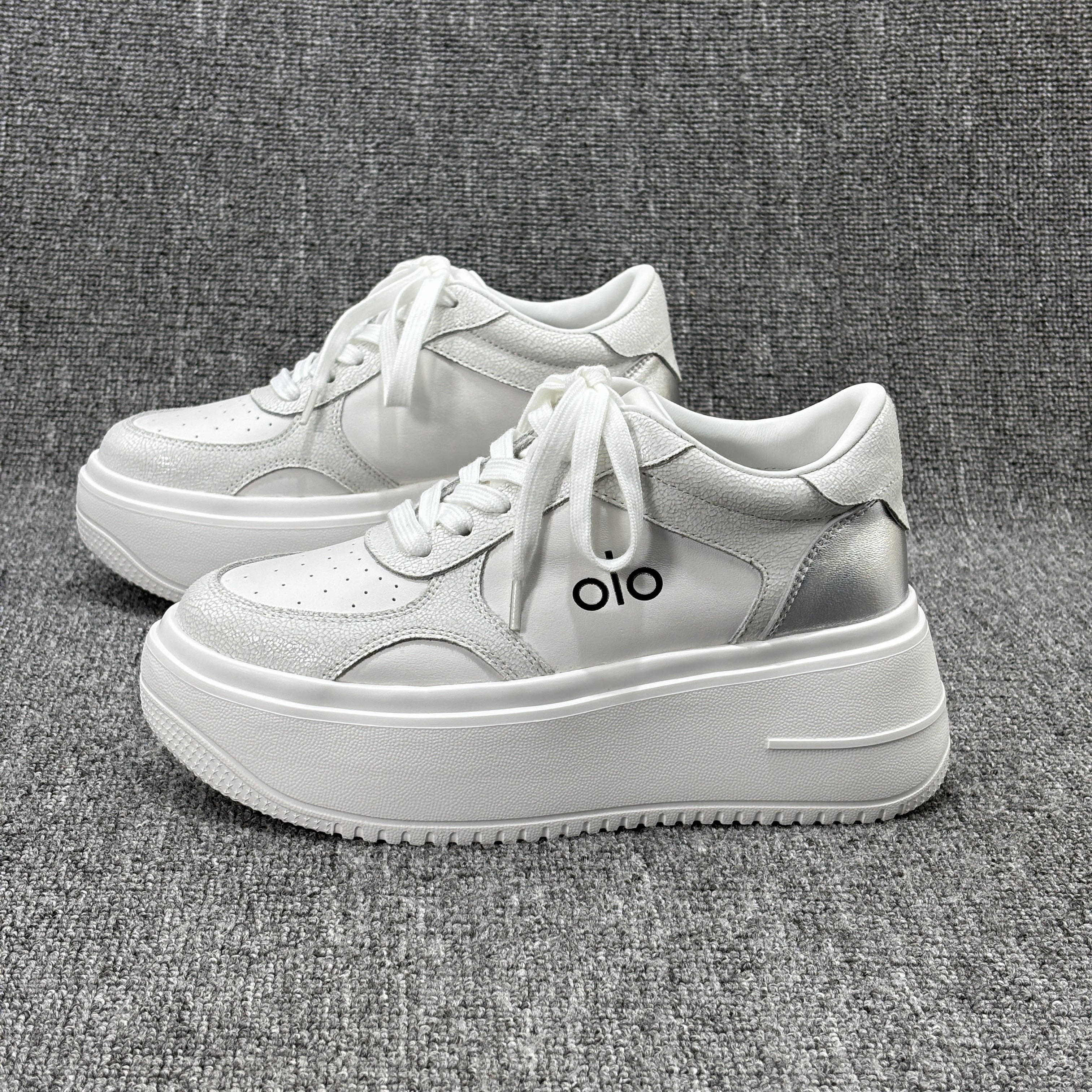 欧货真皮厚底松糕小白鞋女2025秋季新款欧洲站增高休闲运动板鞋潮