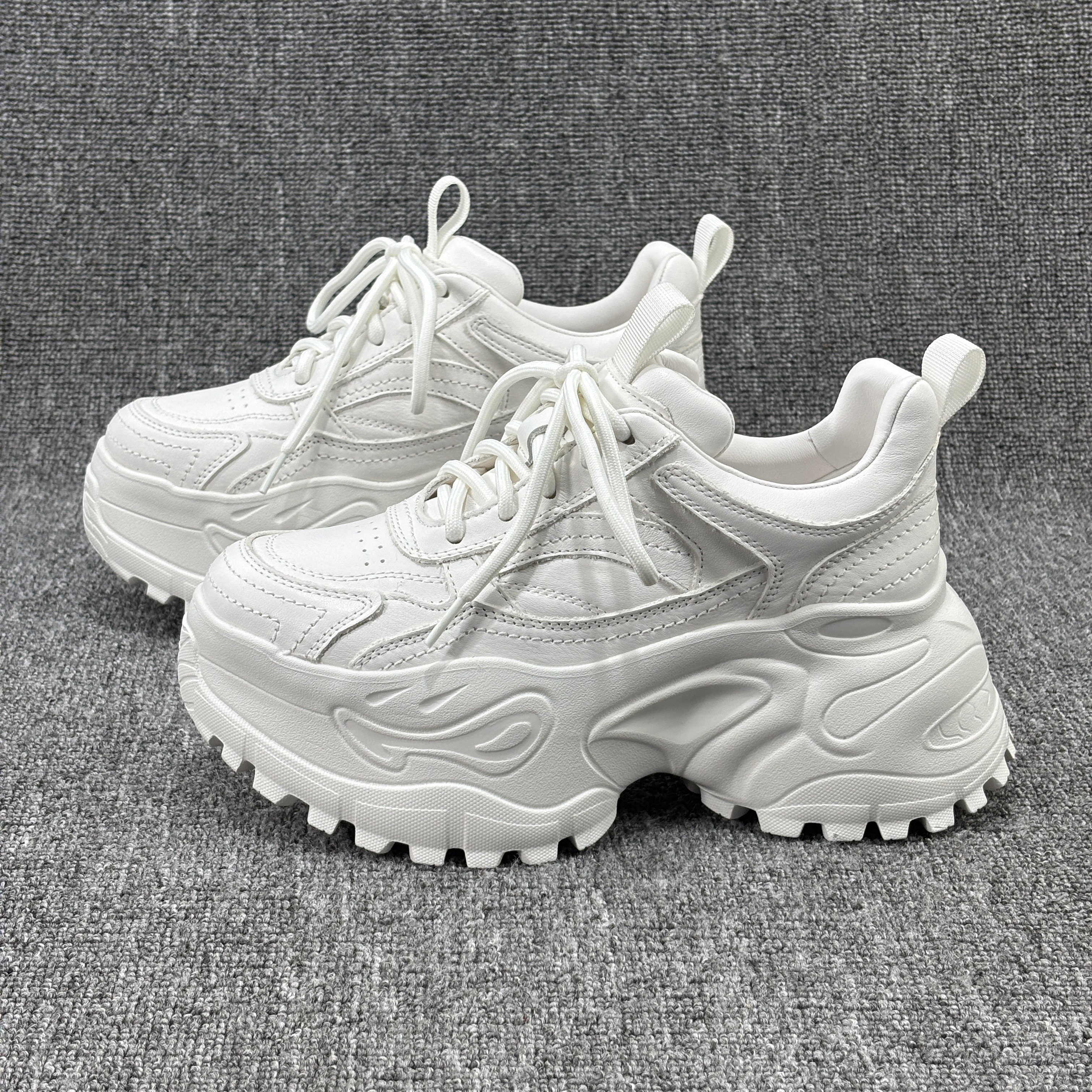 欧洲站巨好看2025年新款真皮松糕厚底小白鞋欧货增高爆款老爹鞋女