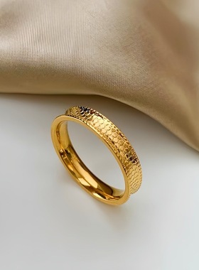 18K/AU750龙鳞爆闪素圈戒指