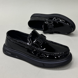 漆皮豆豆男鞋秋季新款商务休闲皮鞋韩版套脚厚底亮面软底男乐福鞋