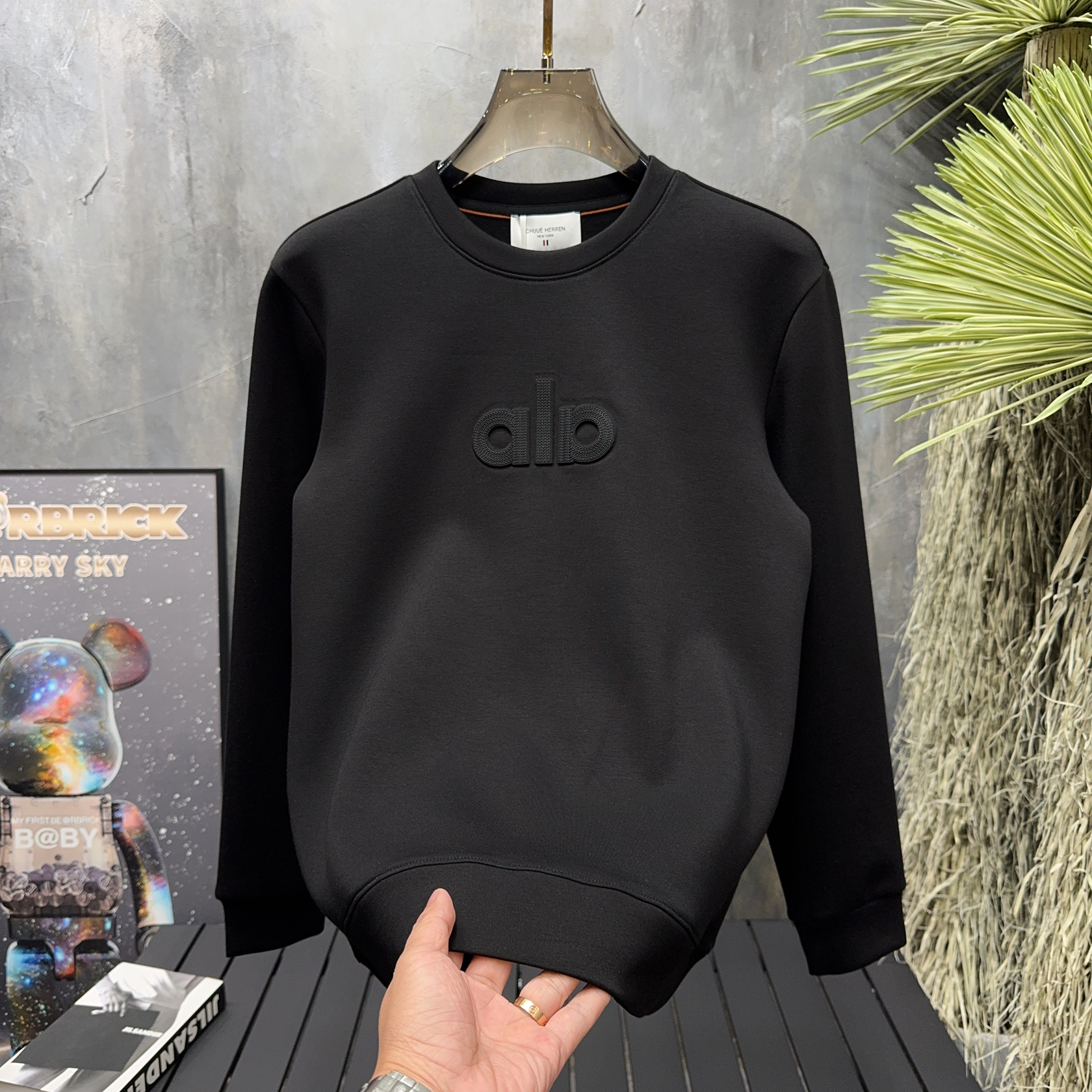 加厚磨毛圆领修身压字母长袖卫衣