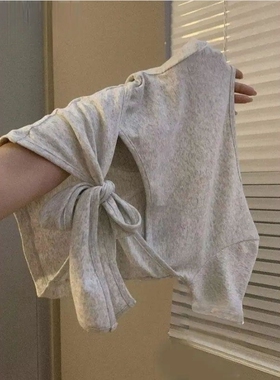 纯欲风甜辣妹灰色V领短袖t恤女夏季新款设计感露背修身显瘦短上衣