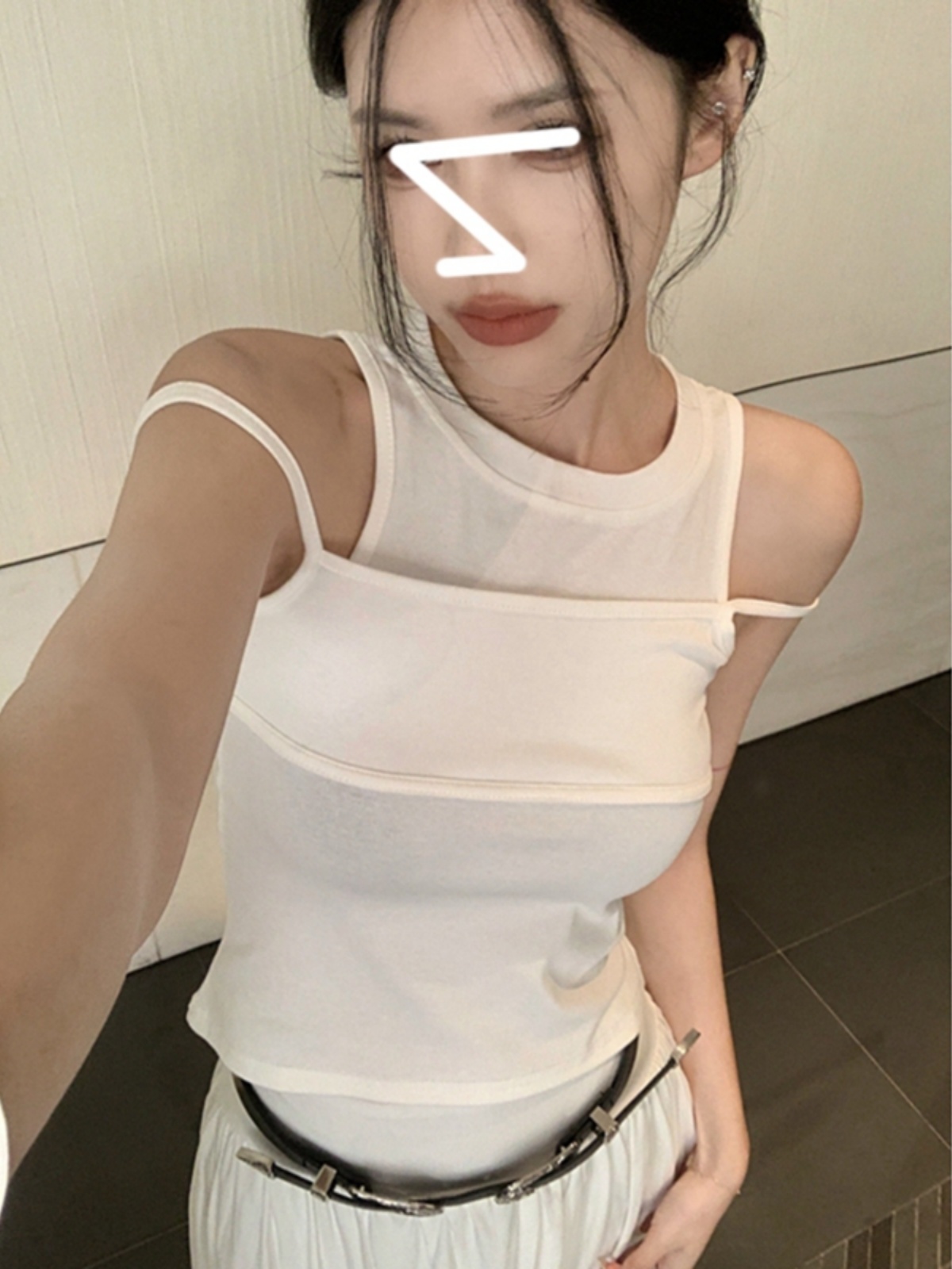 辣妹假两件吊带修身短款