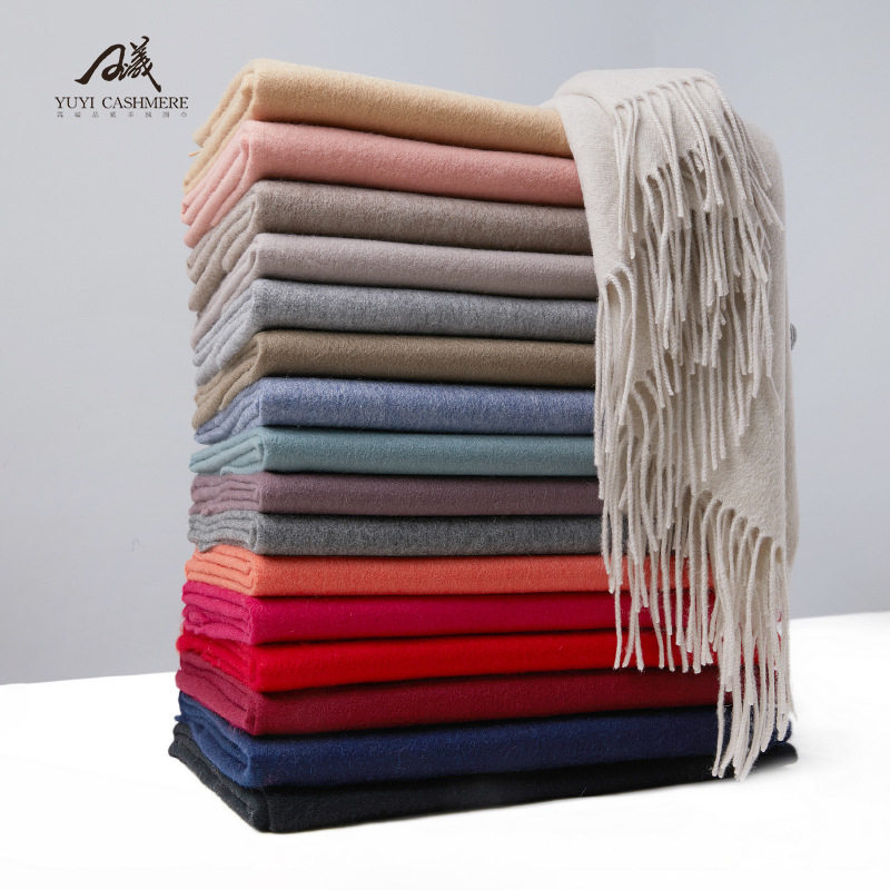 2025纯色羊毛围巾保暖女冬季大红披肩羊羔绒素色加长