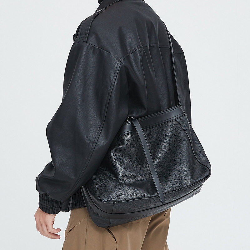 高级感荔枝纹软皮斜挎包男2026新品小众设计师简约男包通勤单肩包