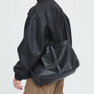 高级感荔枝纹软皮斜挎包男2026新品小众设计师简约男包通勤单肩包