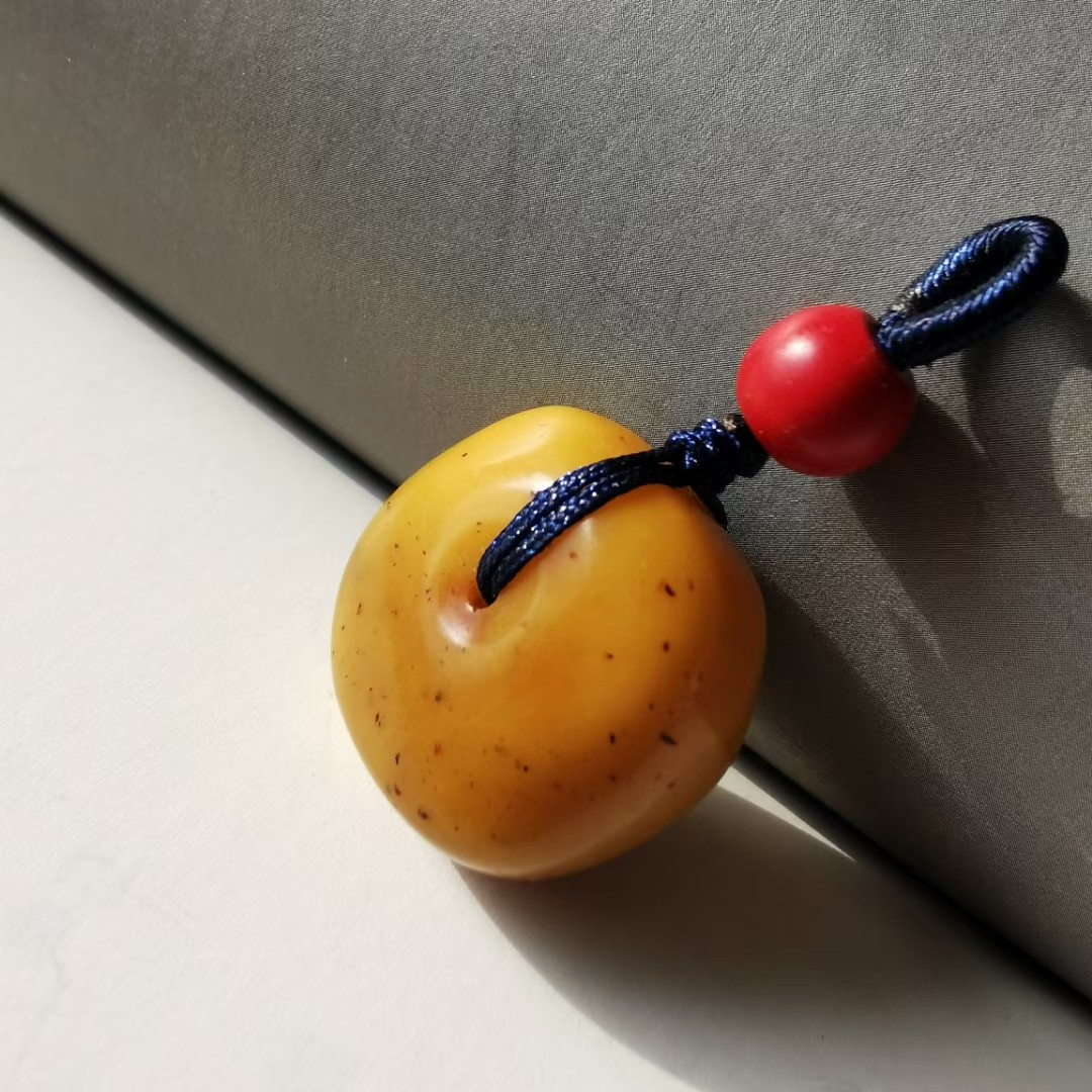 9429   藏传老蜜蜡饼子 珠宝文玩吊坠12191027