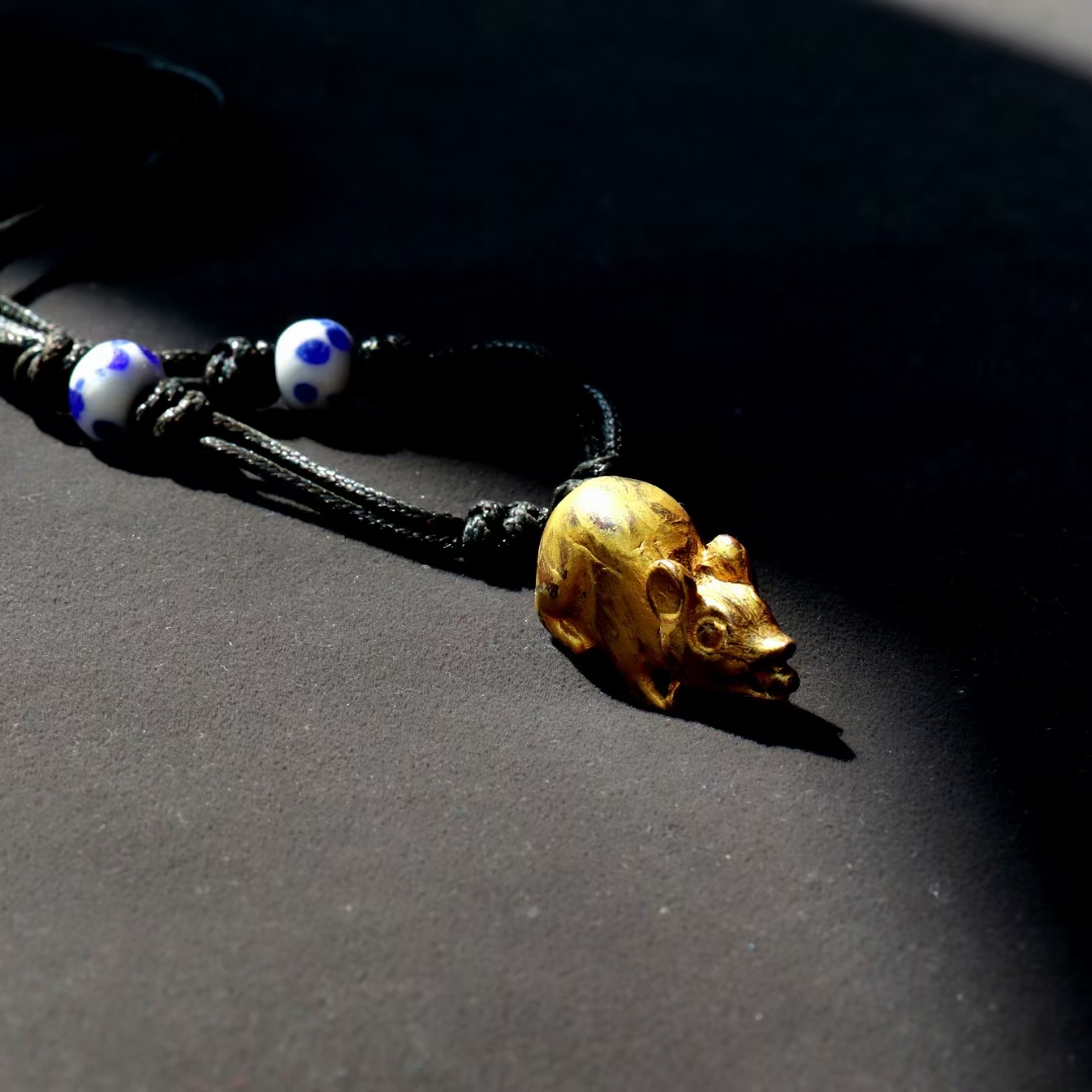 10818   藏传老利马铜描金吐宝鼠托甲项链藏风复古流行文玩手串