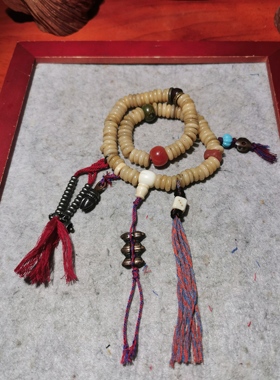 14668藏传老腿腿手持佛珠