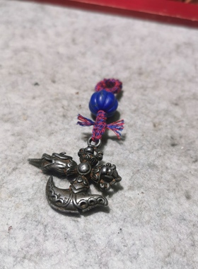 9639  藏传老天铁摩羯钺刀吊坠配老青金瓜珠挂件